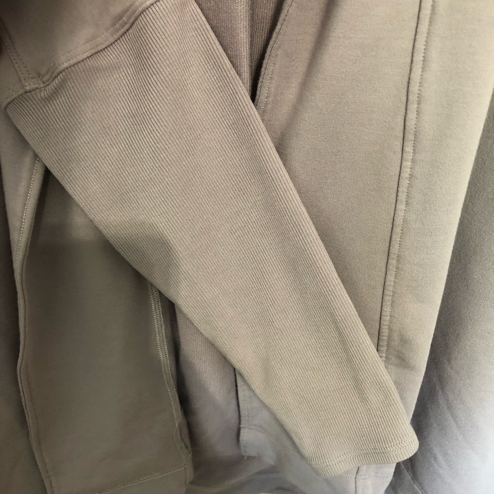 Lululemon Back In Action Wrap - Picture 9 of 11